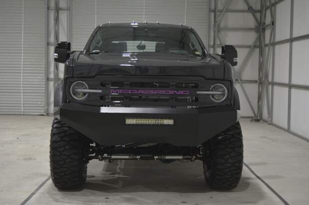MegaRexx MegaBronc — семиместный Ford F-250 в костюме Bronco