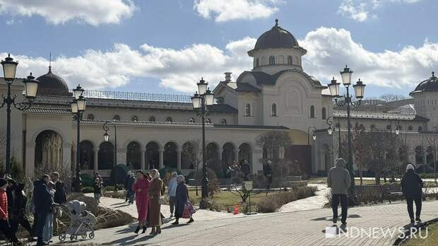 Сегодня – вербное воскресенье. Екатеринбуржцы устремились в храмы