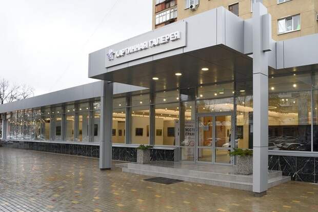 В Адыгее в Картинной галерее проходит выставка ко Дню полного снятия блокады Ленинграда