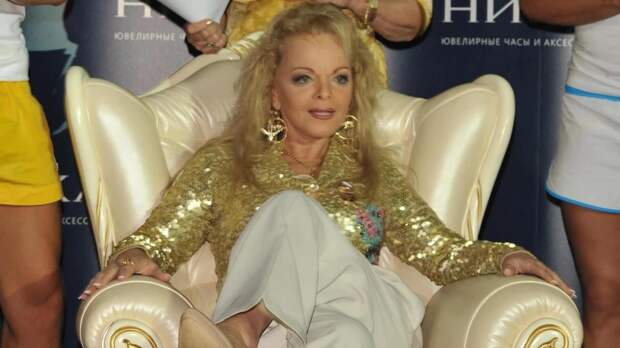 Загорелая Лариса Долина впервые вышла на сцену после отпуска в Абу-Даби: видео