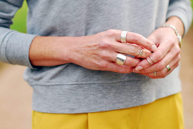 Grey marl with yellow trousers