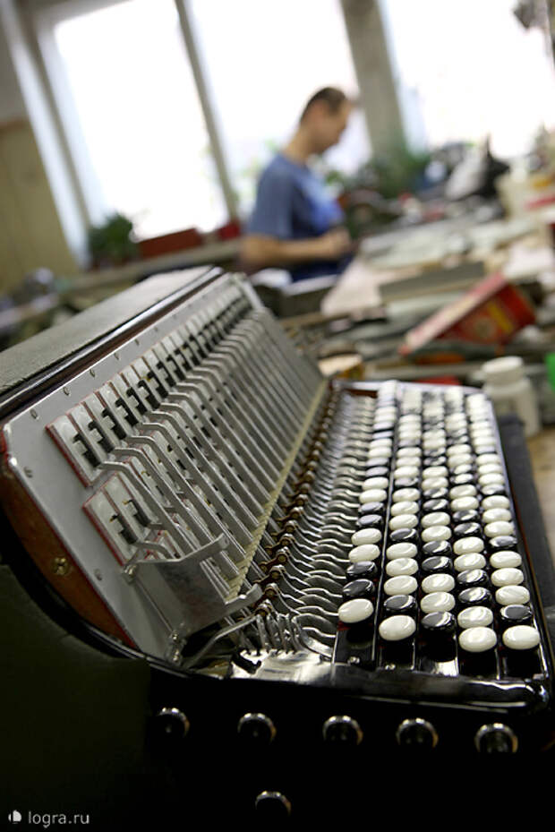 Тульская гармонь музей. Тульская фабрика баянов. Муз инструмент баян. Уникальный аккордеон. Аккордеонистки с ингушетии.