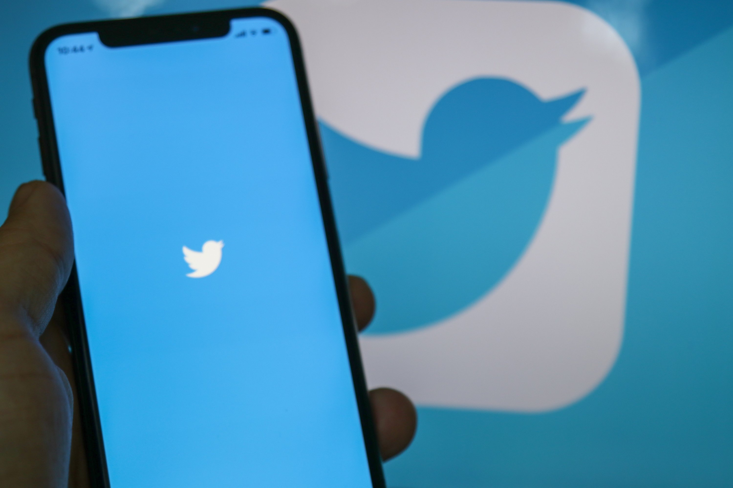 Роскомнадзор требует от Twitter удалить аккаунт «МБХ медиа»