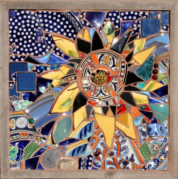 Стильная картина из кусочков разбитой посуды. /Фото: i.pinimg.com