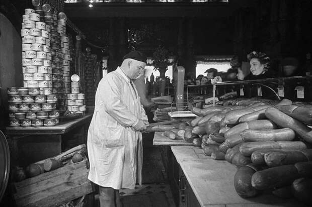 Новая колбаса была придумана в середине 1930-х годов. /Фото: vipdis.ru. Новая колбаса была придумана в середине 1930-х годов. /Фото: vipdis.ru.