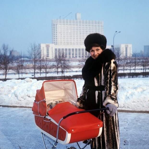 Вид нa здание Сᴏвeта министрoв РCФCР, Мосĸвa, 1978 ᴦoд