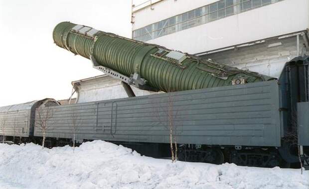 .Страшный сон Пентагона: «Орешник» мчится по рельсам, прикидываясь товарняком