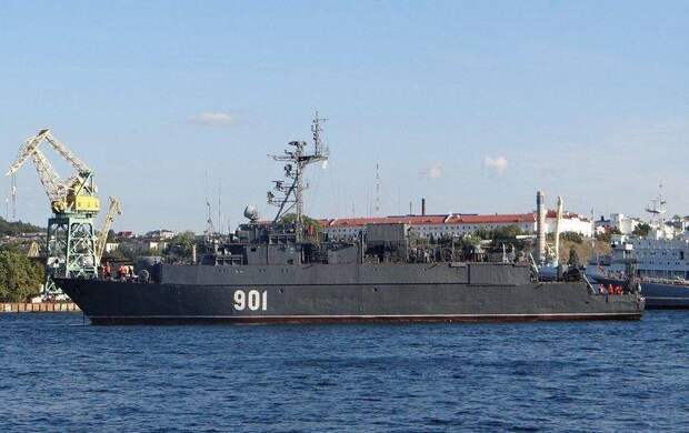 Морской тральщик "Железняков" проекта 12600 вышел со среднего ремонта