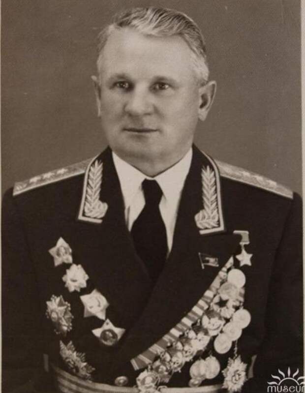 "Наступающий генерал", имевший 4 полководческих ордена - больше, чем многие известные маршалы Великой Отечественной