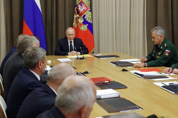 Владимир Путин обсудил разработку высокоточного оружия большой дальности