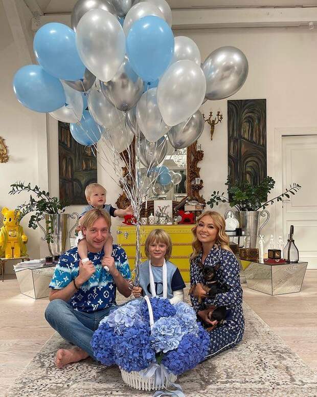 Один год! Яна Рудковская поздравила маленького Арсения с днем рождения