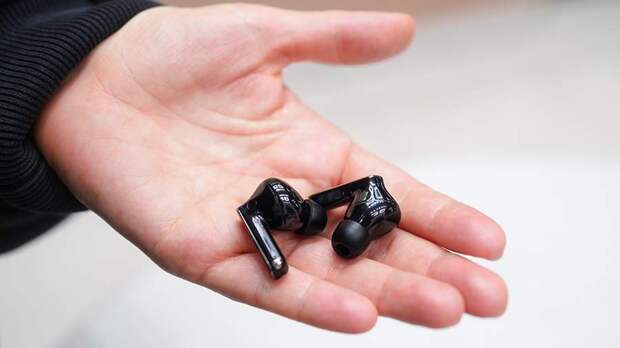 Врач указала на опасность наушников-затычек