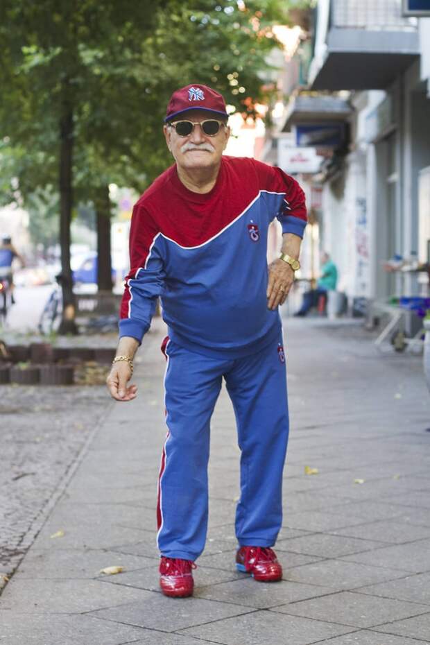 Фотограф снимает стильные наряды 83-летнего портного-модника каждое утро