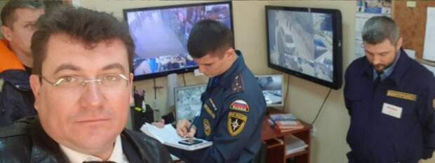 Комелов создает видимость кипучей деятельности