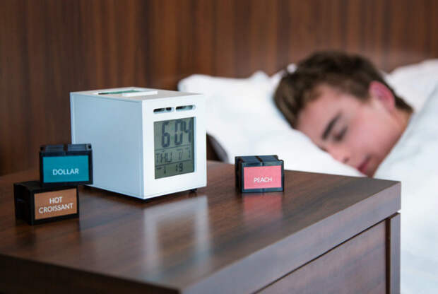 Электронный будильник, ароматизирующий воздух.