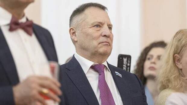 «В забор въехали»: на Урале обсудили идею расстреливать педагогов за нападения на школы