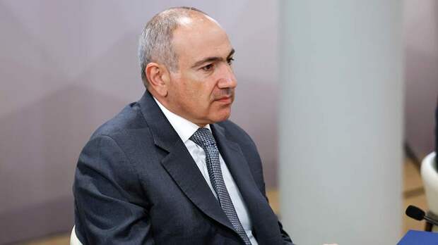 Пашинян указал на отсутствие права у членов правительства противоречить ему