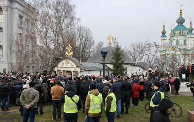 В Киеве завершили снос часовни Украинской православной церкви