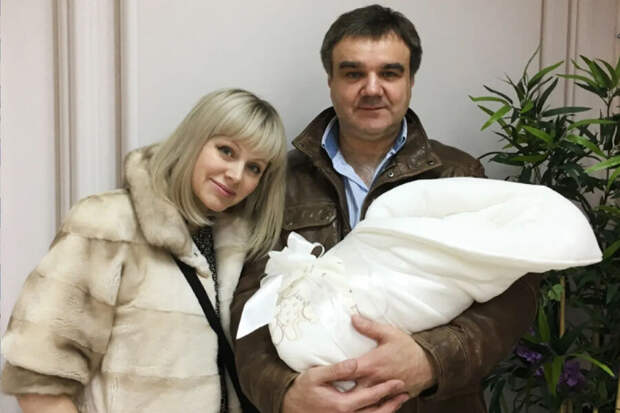 Муж певицы Натали умер через две недели после похорон отца