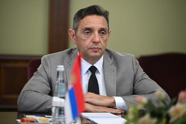 Вулин: путь в ЕС для новых кандидатов проходит через украинское поле боя