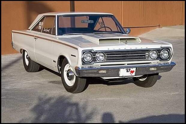 Плимут 1967 года RO23 GTX Плимут 1967 года RO23 GTX