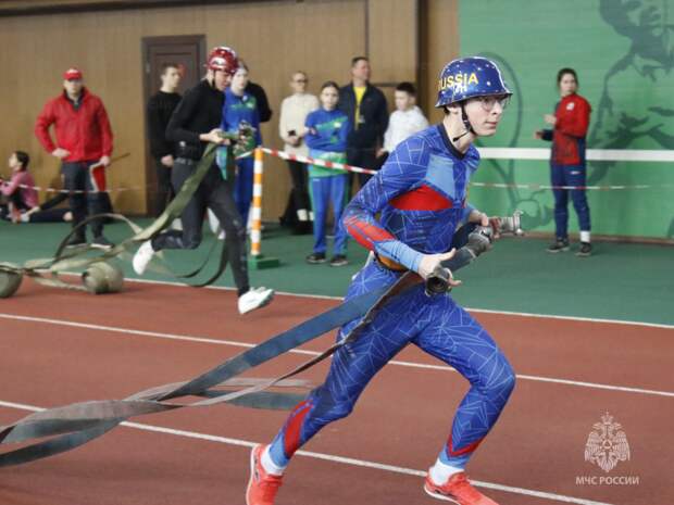 В Казани стартовали Всероссийские соревнования МЧС России по пожарно-спасательному спорту