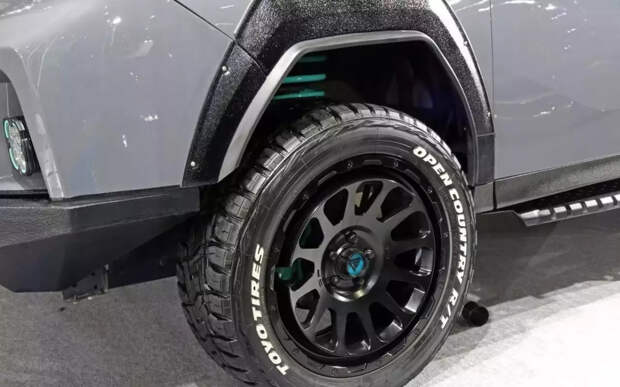 Land Cruiser получил конкурента в виде серьезно доработанного Toyota Alphard