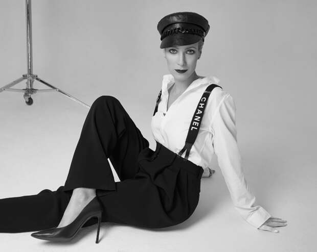 Рубашка, DSQUARED2; брюки, Celine; подтяжки, Chanel; серьги, Swarovski; кепи, Chapeautelier Magiamanus; туфли, SAINT LAURENT Рубашка, DSQUARED2; брюки, Celine; подтяжки, Chanel; серьги, Swarovski; кепи, Chapeautelier Magiamanus; туфли, SAINT LAURENT