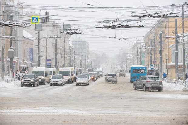 В Тульской области из-за мощного снегопада не будут выпускать на дороги учебные машины