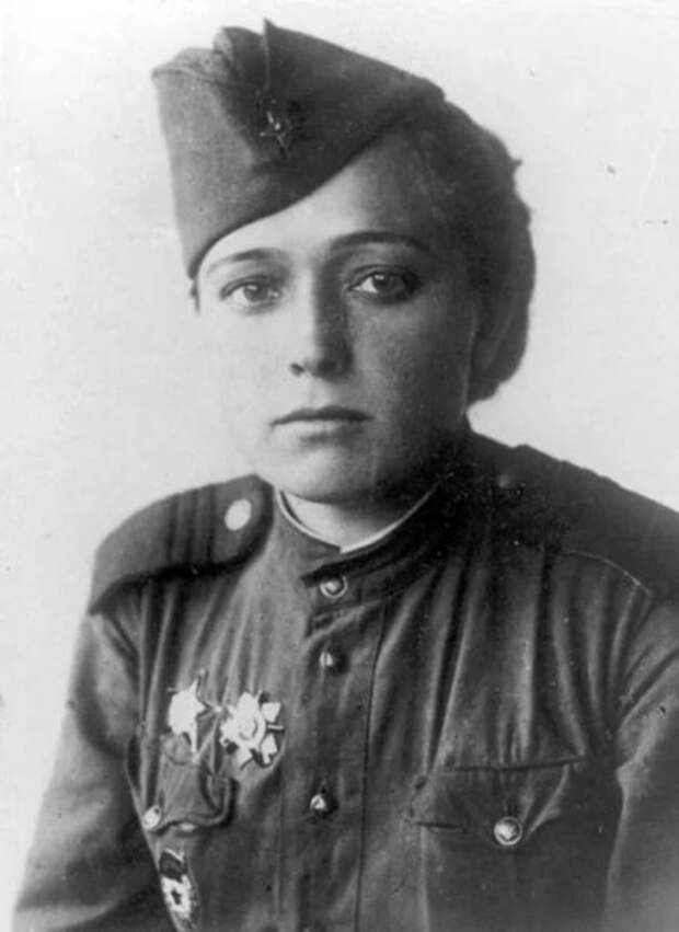 Юлия Друнина "Я только раз видала рукопашный..." Она оставила из 50 строк этого стиха всего 4. И они стали легендой!