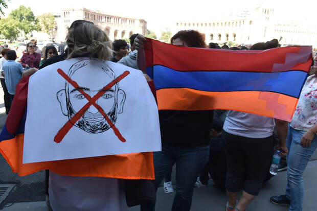 ТАСС: в Ереване полиция начала задерживать сторонников оппозиции