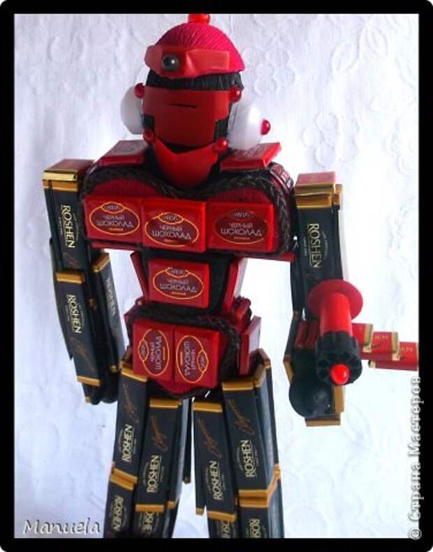 Робот master. Робот мастер. Робот из пачек сигарет. Поделки сувенир робот мастер. Большой робот на МК своими руками.