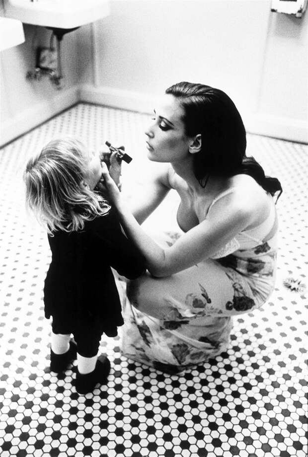 Деми Мур (Demi Moore) в фотосессии Эллен фон Унверт (Ellen von Unwerth) (1996), фото 6