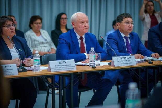 Мэр в ХМАО оказался под угрозой увольнения по утрате доверия после того, как суд признал незаконными его премии на 5,4 млн рублей