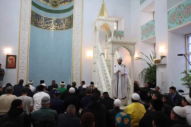 Игорь Бабушкин поздравил астраханских мусульман с праздником Ураза-байрам