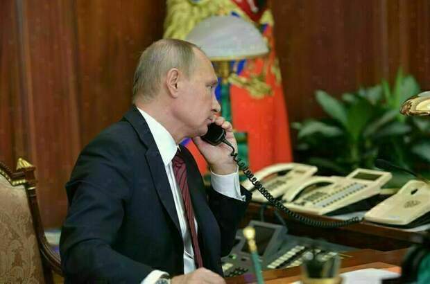 Путин рассказал Макрону о жестокости польских пограничников