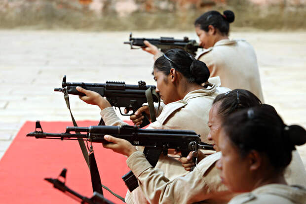 Как готовят женщин для полиции в Индии