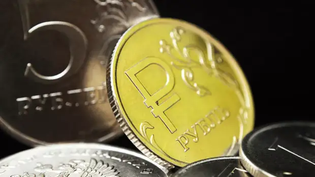 Рубль снижается к доллару и евро