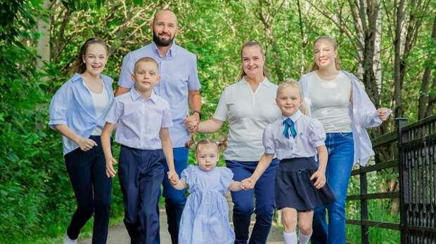 Горожанам рассказали, как получить ежегодную компенсацию на школьную форму в Москве