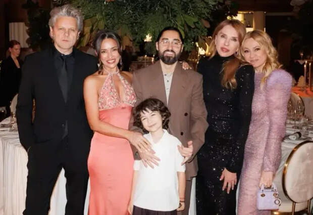 Сергей Харченко, Мария Мельникова и Мот с сыном, Светлана Бондарчук и Яна Рудковская