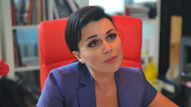 Дочь Заворотнюк показала ее редкий снимок в шляпе: «Очень скучаю по тебе, мама»