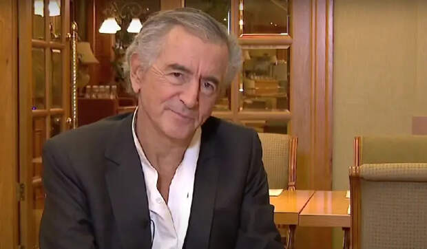 Французский философ Леви назвал всех конкурентов Макрона «агентами Путина»