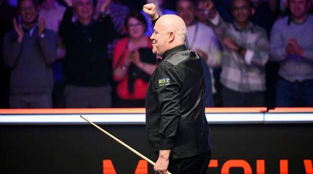 Хиггинс вырвал победу у Чжао и вышел в 1/2 финала на Masters 2026