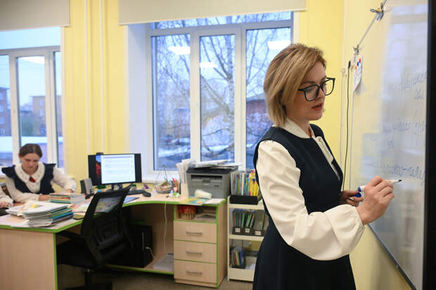 Земским учителям трех приграничных областей увеличат выплаты до 2 млн рублей