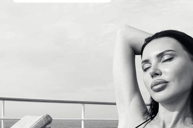 Блогер Оксана Самойлова опубликовала фото в откровенном бикини после развода