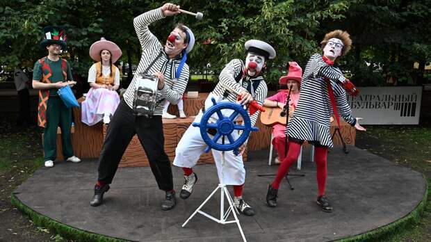 Заммэра Сергунина оценила значимость московского "Театрального бульвара"