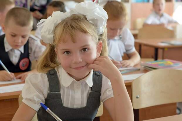 Появились новые сведения, когда в России каждому школьнику будет выдано по 10 тысяч
