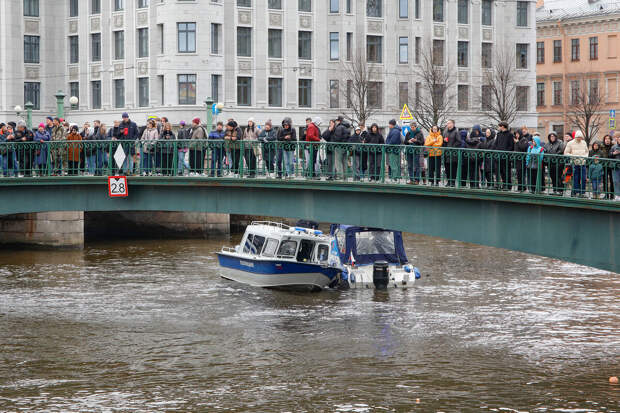 Дело о о ДТП с автобусом в реке в Петербурге потребовали передать в ГСУ СК