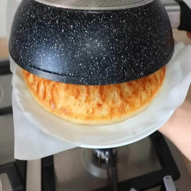 Замешиваю тесто прямо в сковороде и жду 30 минут: секрет ленивого торта со вкусом «Рафаэлло»