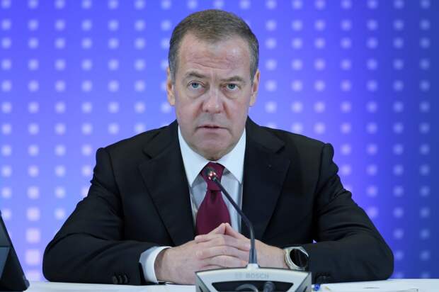 Медведев заявил о сбывающихся абсурдных прогнозах